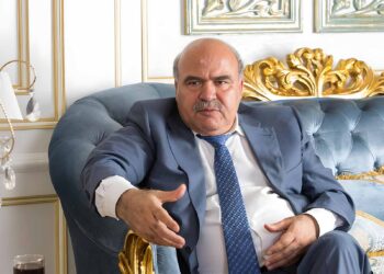 عزیزی برنامه گسترش جهانی خود را با ساخت برج‌هایی در لندن آغاز می‌کند