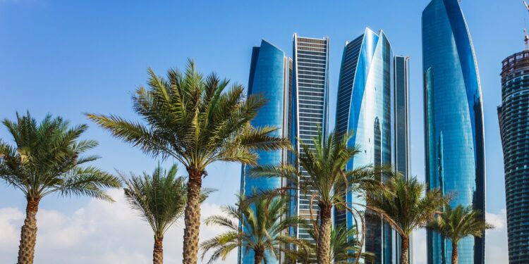 رکوردشکنی بازار املاک دبی در سهماهه نخست ۲۰۲۵ با فروش ۱۴۰ میلیارد درهم