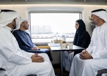 شیخ محمد بن زاید آل نهیان (Sheikh Mohamed bin Zayed Al Nahyan)، رئیس امارات، پیش از افتتاح ایستگاه با قطار اتحاد